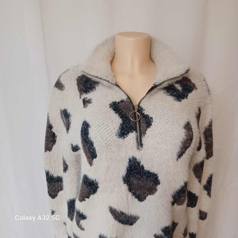Entro Women Leopard Priht Fuzzy 1/4 Zip Pullover Size L  Soft Textured Sweater - Picture 3 of 10
